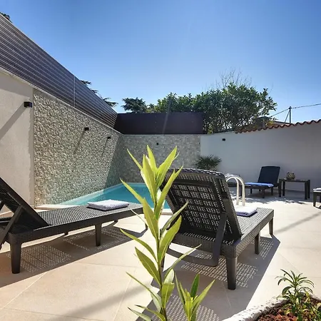 Holiday Home Ivan בית נופש פולה