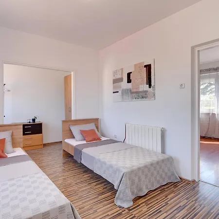 Holiday Home Ivan בית נופש פולה